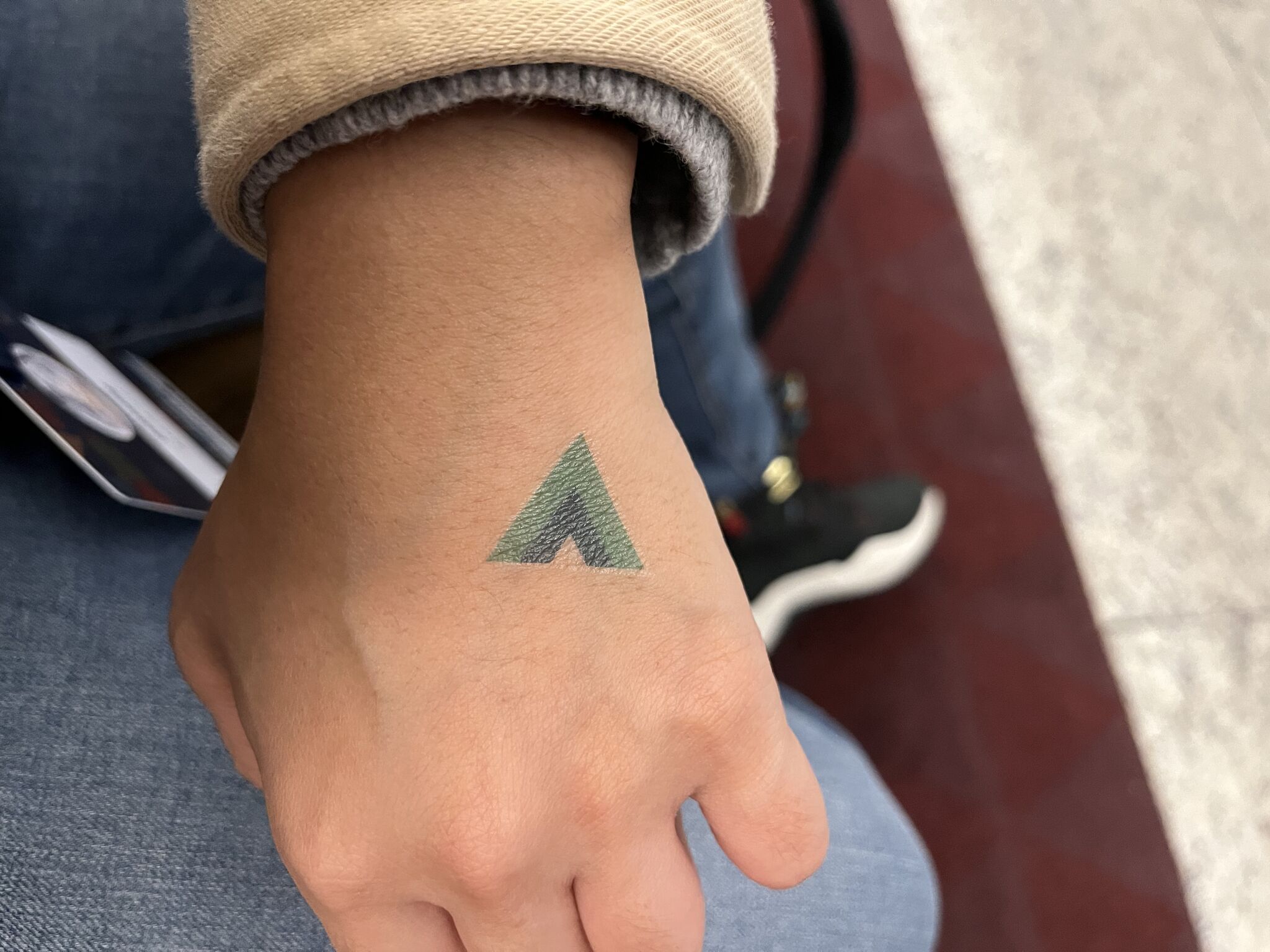 My smol hand with smol Vue logo tattoo lol